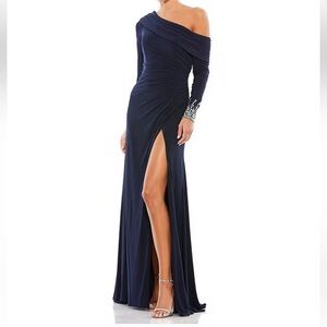 Mac‎ Duggal
Beaded Cuff Drop Shoulder One Shoulder Long Sleeve Gown
